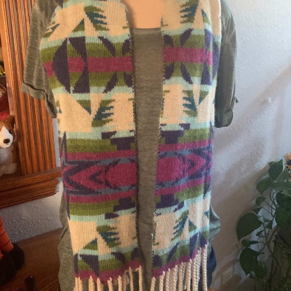 🧣Mossimo women’s colorful scarf w/fringe